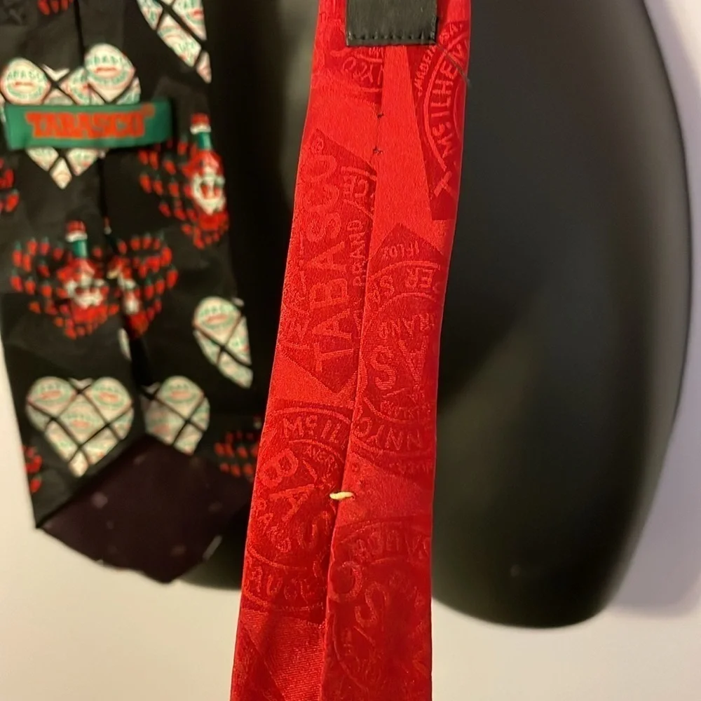 Tabasco Belk Heart Valentine’s Hot Pepper Black Red Necktie Tie Silk